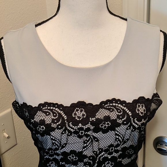 Black and White lace dress - Picture 3 of 3